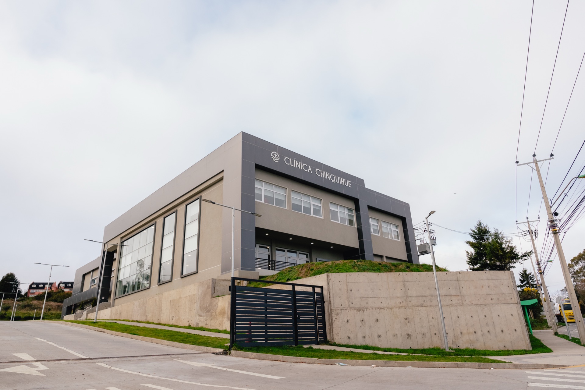 Edificio y fachada de Clínica Chinquihue, clínica privada de especialidades quirúrgicas en Puerto Montt